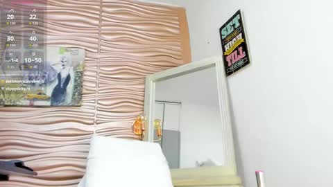 Snapshot of mia_pineda chatting on 02.22.26 Mariana online show from 02.22.26