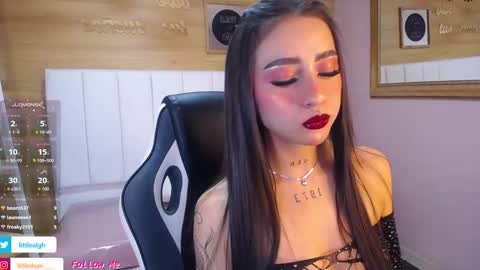 Snapshot of mia_ponce_a chatting on 10.07.25 MIA online show from 10.07.25