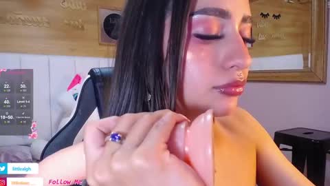 Snapshot of mia_ponce_a chatting on 10.09.25 MIA online show from 10.09.25