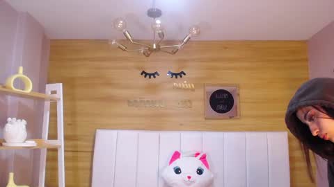 Snapshot of mia_ponce_a chatting on 10.16.25 MIA online show from 10.16.25