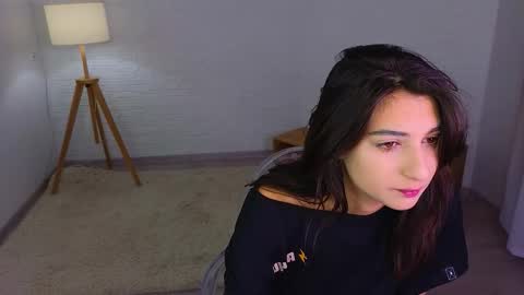 Mia online show from 12.17.25