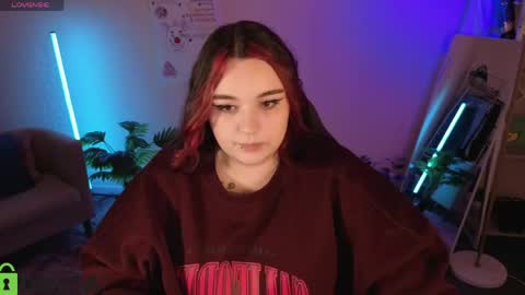 Snapshot of mia_r0ss chatting on 04.25.26 Mia online show from 04.25.26