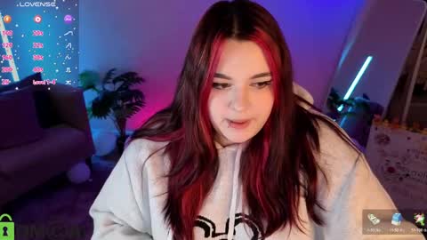 Snapshot of mia_r0ss chatting on 05.25.26 Mia online show from 05.25.26