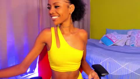 Snapshot of mia_rissi chatting on 11.22.25 Mia online show from 11.22.25