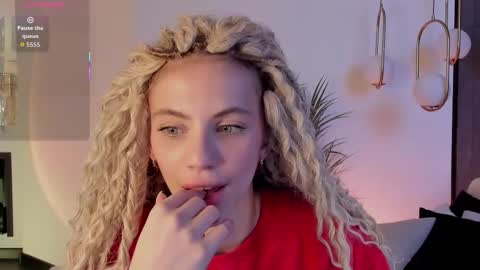 Mia online show from 10.24.25