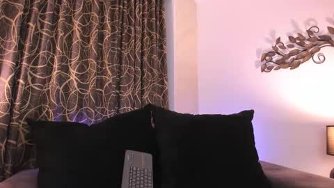 Snapshot of mia_skys chatting on 02.14.26 Mia online show from 02.14.26