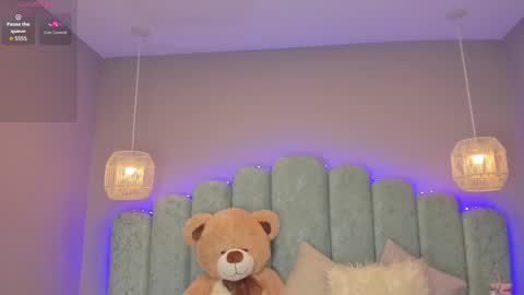 Mia online show from 11.29.25