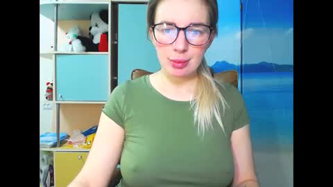 Mia. online show from 11.28.25