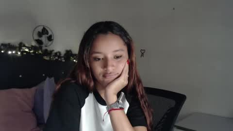 Snapshot of mia_sweetdc chatting on 12.08.24 mia_sweetdc online show from 12.08.24