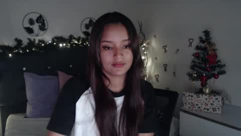 Snapshot of mia_sweetdc chatting on 12.20.24 mia_sweetdc online show from 12.20.24