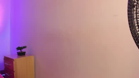 Snapshot of mia_sweetie1 chatting on 05.29.26 mia_sweetie1 online show from 05.29.26
