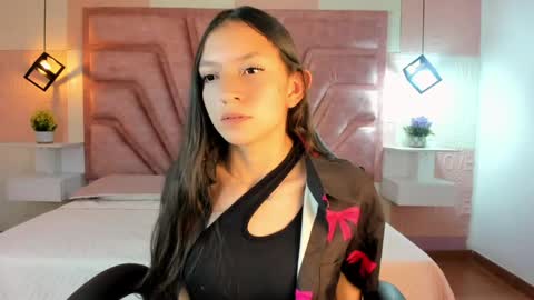 Snapshot of mia_velmont chatting on 05.08.26 Miaaa online show from 05.08.26