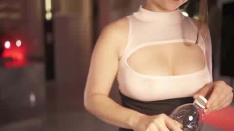 VixenMia online show from 05.13.26