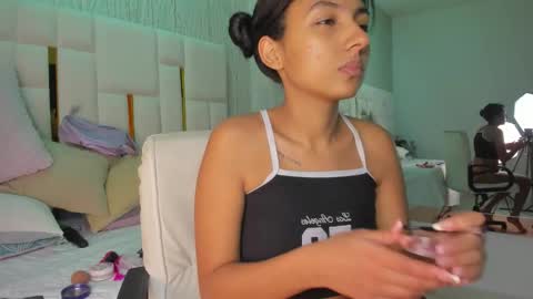 Snapshot of mia_vy chatting on 02.22.26 mia_vy online show from 02.22.26