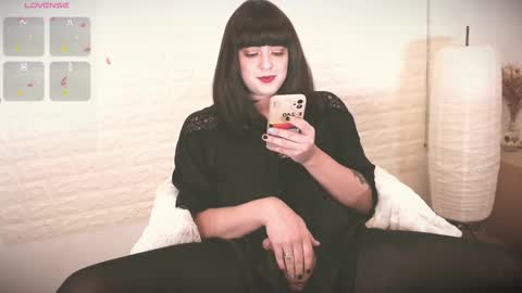 mia_wallase online show from 09.19.25