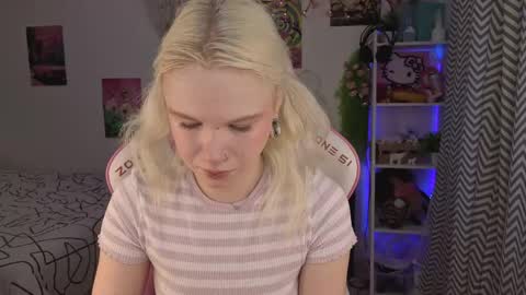 Snapshot of mia_waterlily chatting on 06.03.26 Mia online show from 06.03.26