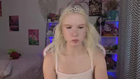 Snapshot of mia_waterlily chatting on 06.28.26 Mia online show from 06.28.26