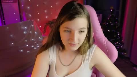 Snapshot of mia_weawer chatting on 12.17.25 Mia online show from 12.17.25