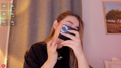 Mia White  online show from 01.29.25