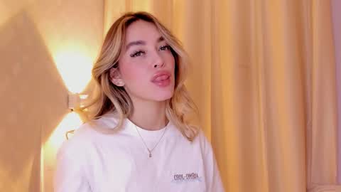 Snapshot of mia_white11 chatting on 02.13.26 Mia White online show from 02.13.26