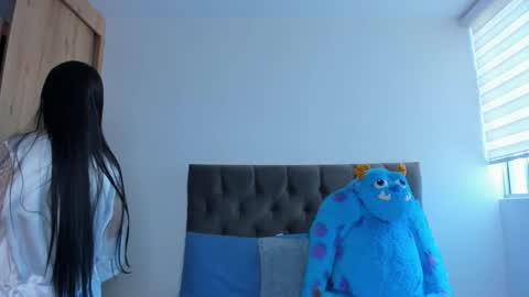 Snapshot of mia_world_ chatting on 11.02.25 online show from 11.02.25