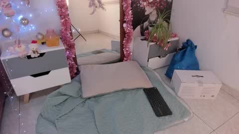 mia_zafir online show from 12.23.25