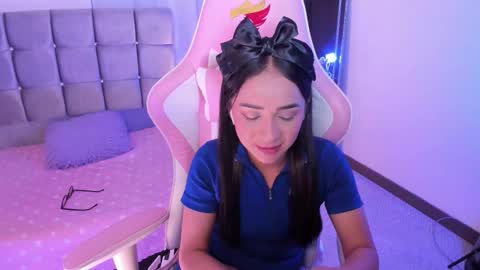 mia  nicolle online show from 09.22.25