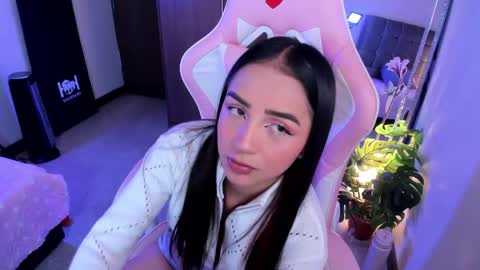 Snapshot of miaa_06 chatting on 04.26.26 mia nicolle online show from 04.26.26