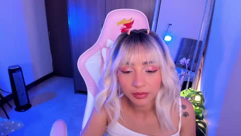 Snapshot of miaa_06 chatting on 05.04.26 mia nicolle online show from 05.04.26