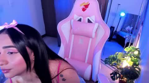 Snapshot of miaa_06 chatting on 05.05.26 mia nicolle online show from 05.05.26