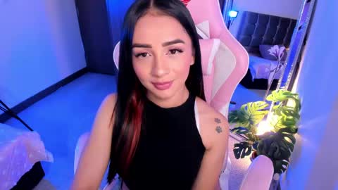 Snapshot of miaa_06 chatting on 05.11.26 mia nicolle online show from 05.11.26
