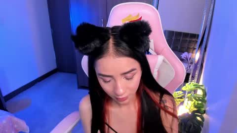 Snapshot of miaa_06 chatting on 05.12.26 mia nicolle online show from 05.12.26