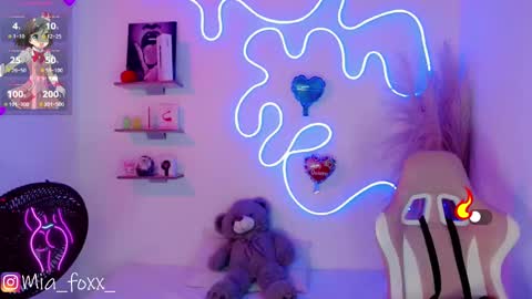 Mia online show from 02.19.25