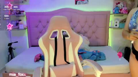 Mia online show from 11.07.25