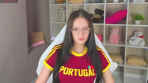 Mia online show from 04.14.26