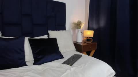 Mia online show from 02.12.25