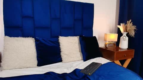 Mia online show from 10.14.25