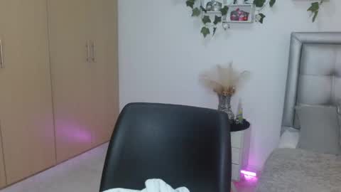 miaa_star_1x online show from 04.22.26