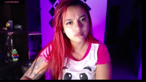 Snapshot of miaaa_mo chatting on 01.12.25 Ma online show from 01.12.25