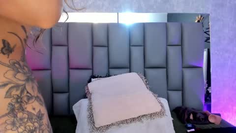 Mia online show from 02.06.25