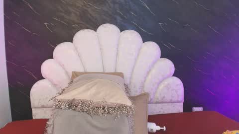 Mia online show from 03.26.26