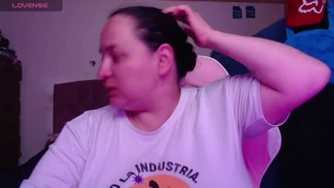 Snapshot of miaabrownn chatting on 04.21.26 MIA online show from 04.21.26