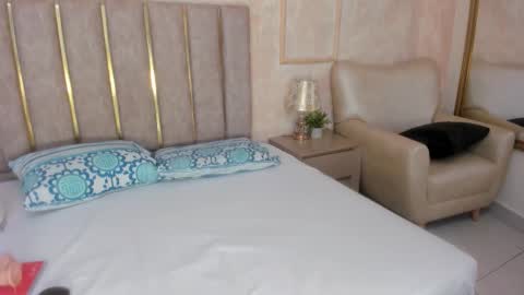 miaaffox online show from 01.08.26