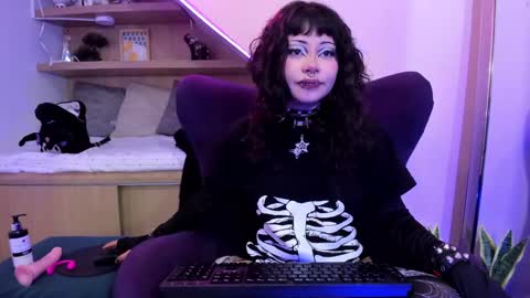 Mia online show from 02.02.25