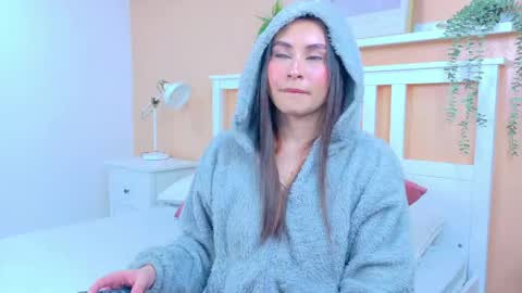 miaanderson__ online show from 04.19.26