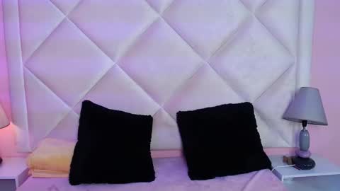 Snapshot of miaasmiith_ chatting on 11.08.25 Alexandra online show from 11.08.25