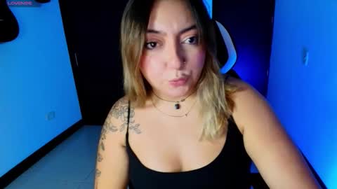 Snapshot of miaawild chatting on 12.04.25 Andrea online show from 12.04.25