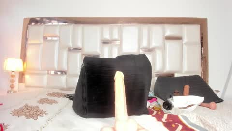 Snapshot of miaaxxx_ chatting on 01.24.25 Mia online show from 01.24.25