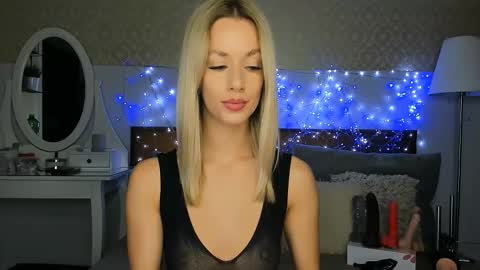 MiaBeeX online show from 09.24.25