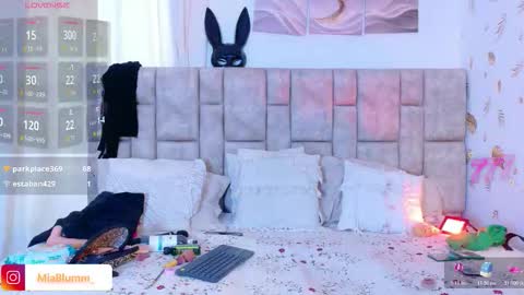 miablumm_ online show from 02.11.26